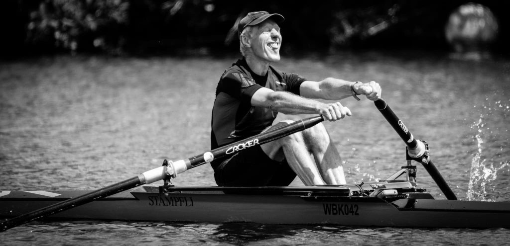 Smiling single sculler 